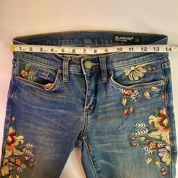 BLANK NYC Women's Skinny Ankle Embroidered Jeans Size 25. Raw hem - Picture 6 of 15
